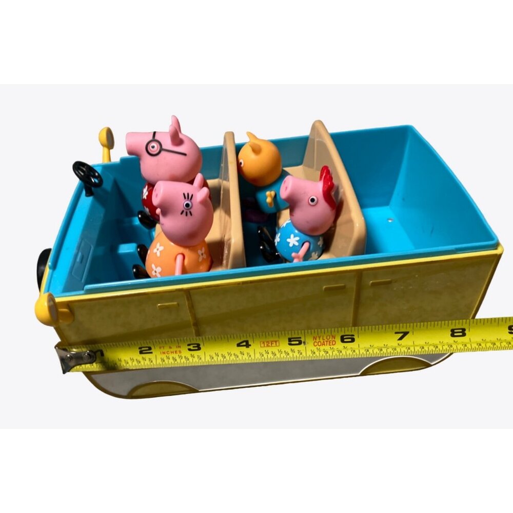 Peppa Pig Family Campervan Camping Playset - Picture 8 of 9